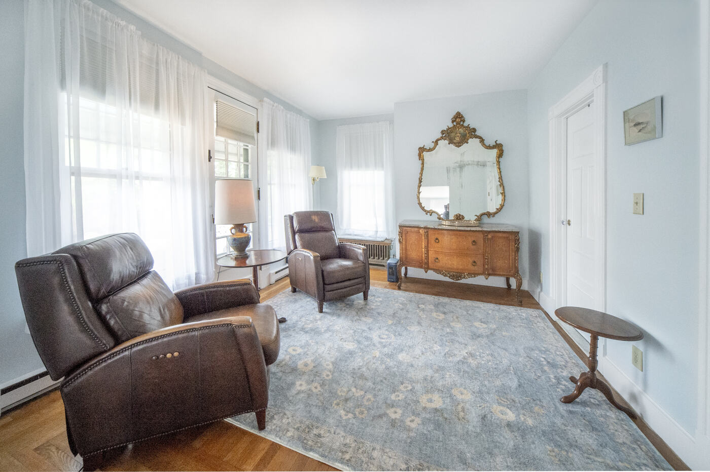 Suite One sitting room at the Union Avenue Thoroughbred Club