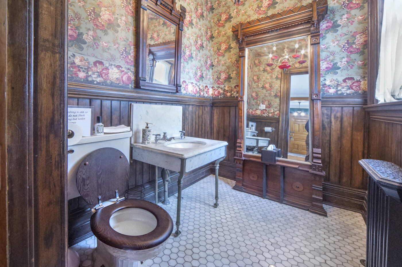 The original period bath at the Union Avenue Thoroughbred Club